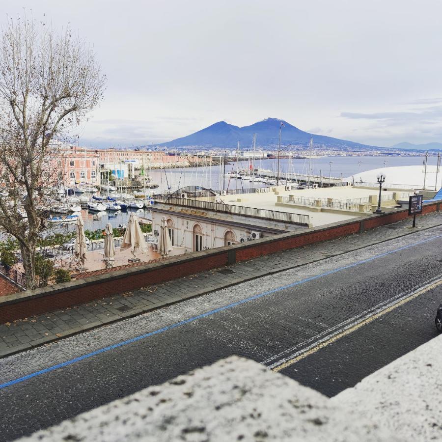 Borgo Santa Lucia Apartment Napoli Bagian luar foto