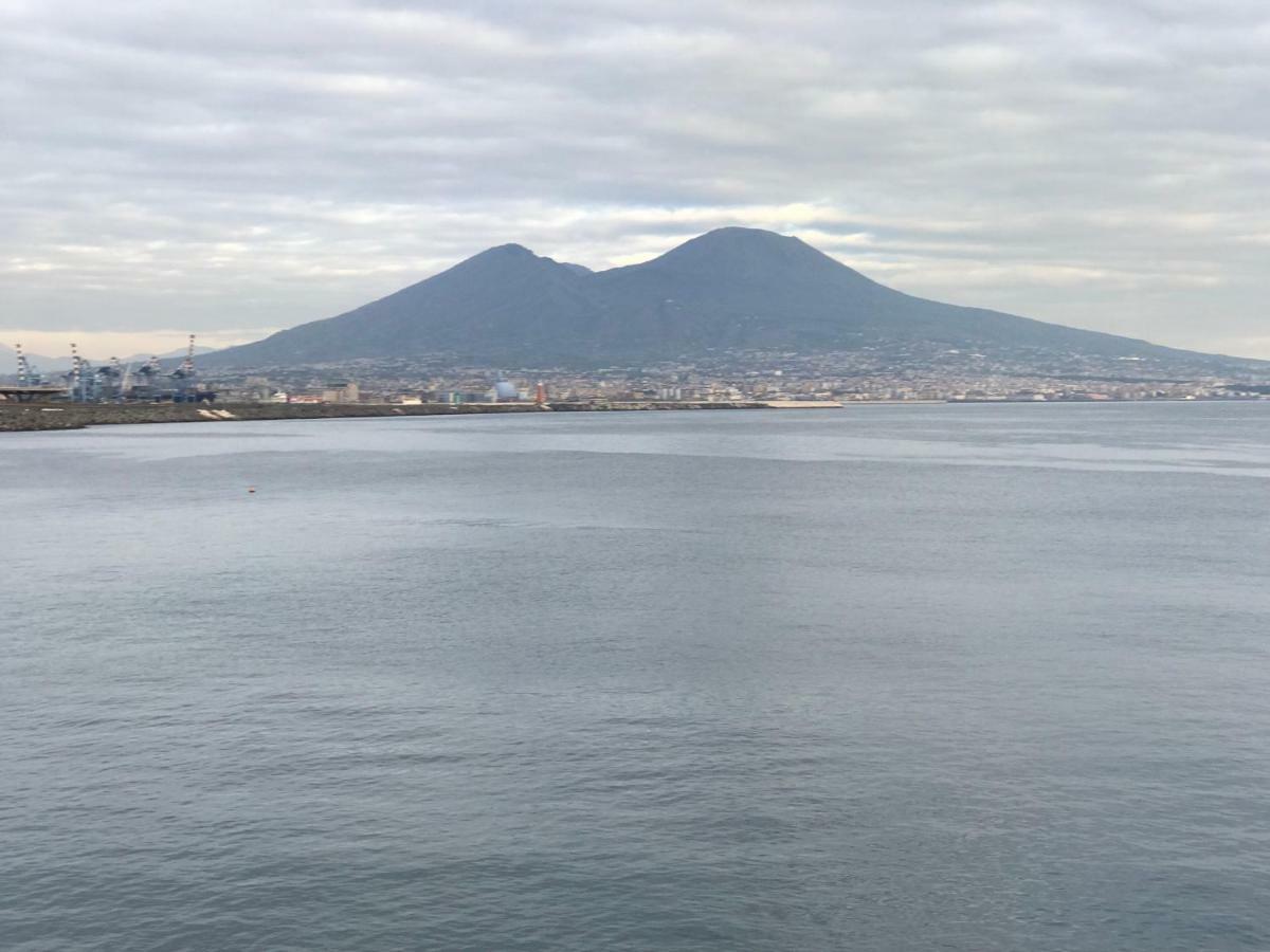 Borgo Santa Lucia Apartment Napoli Bagian luar foto