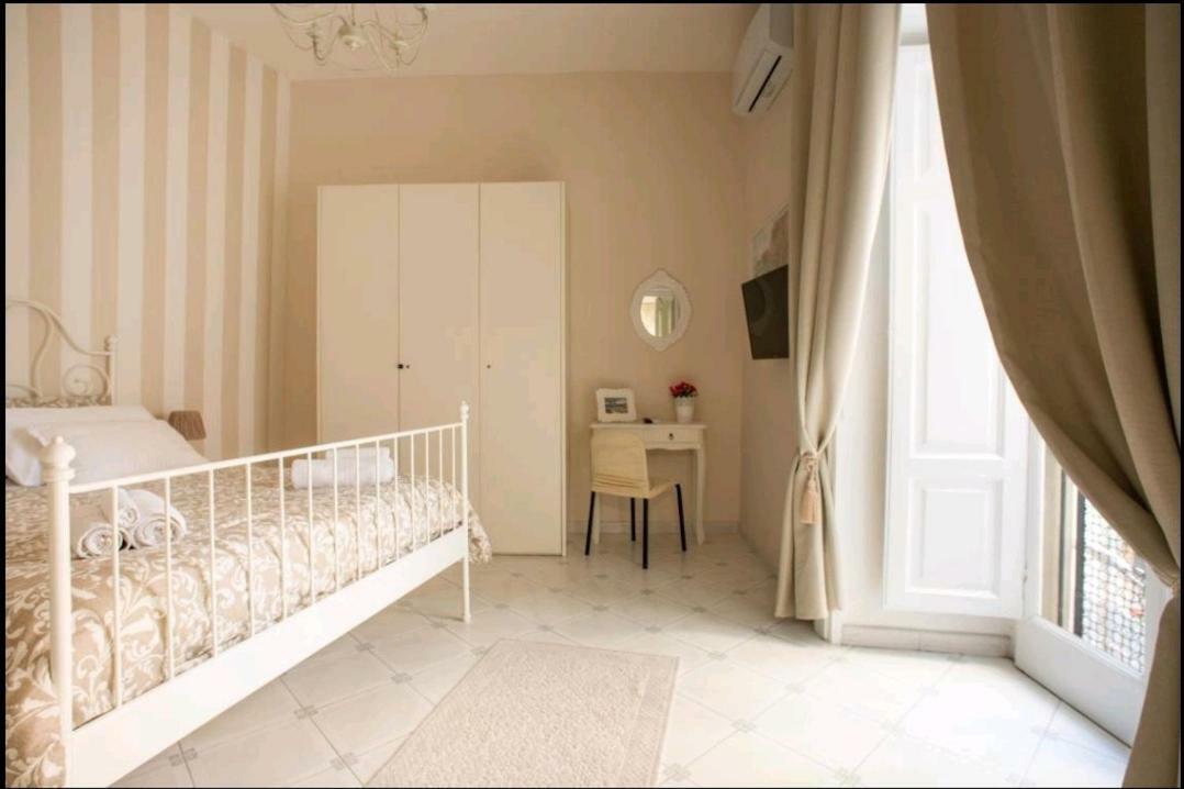 Borgo Santa Lucia Apartment Napoli Bagian luar foto