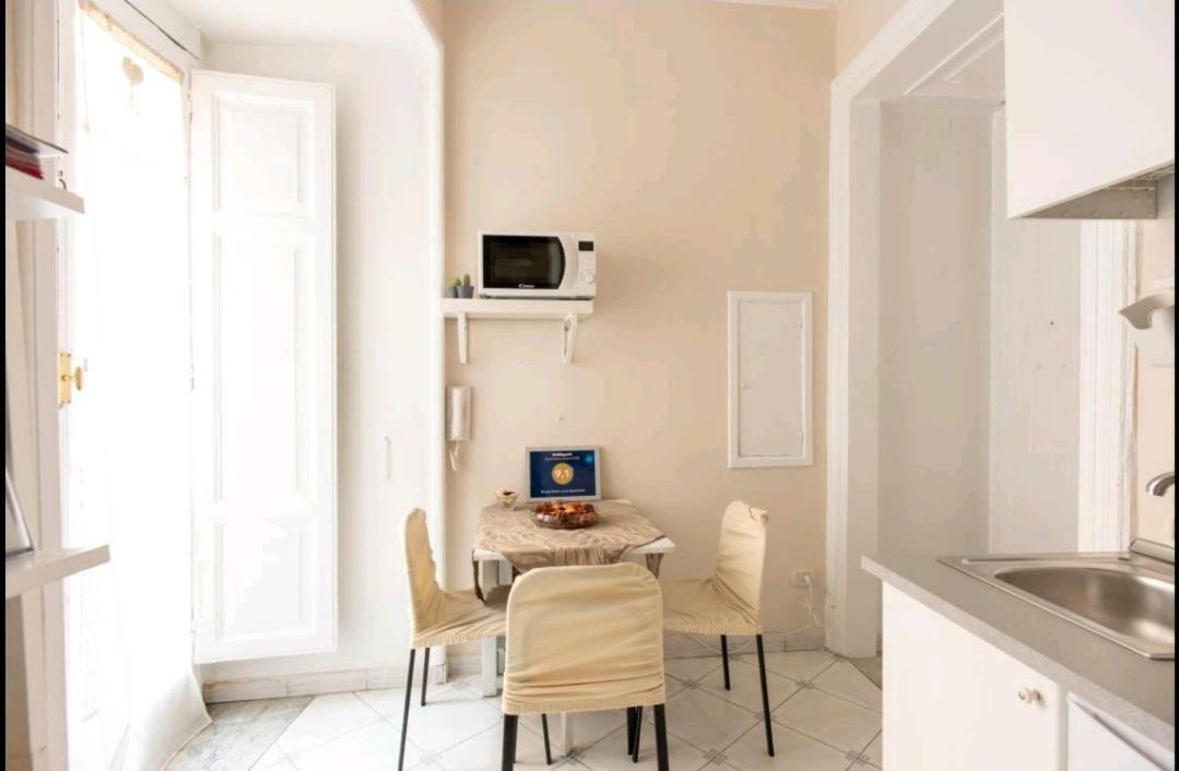 Borgo Santa Lucia Apartment Napoli Bagian luar foto