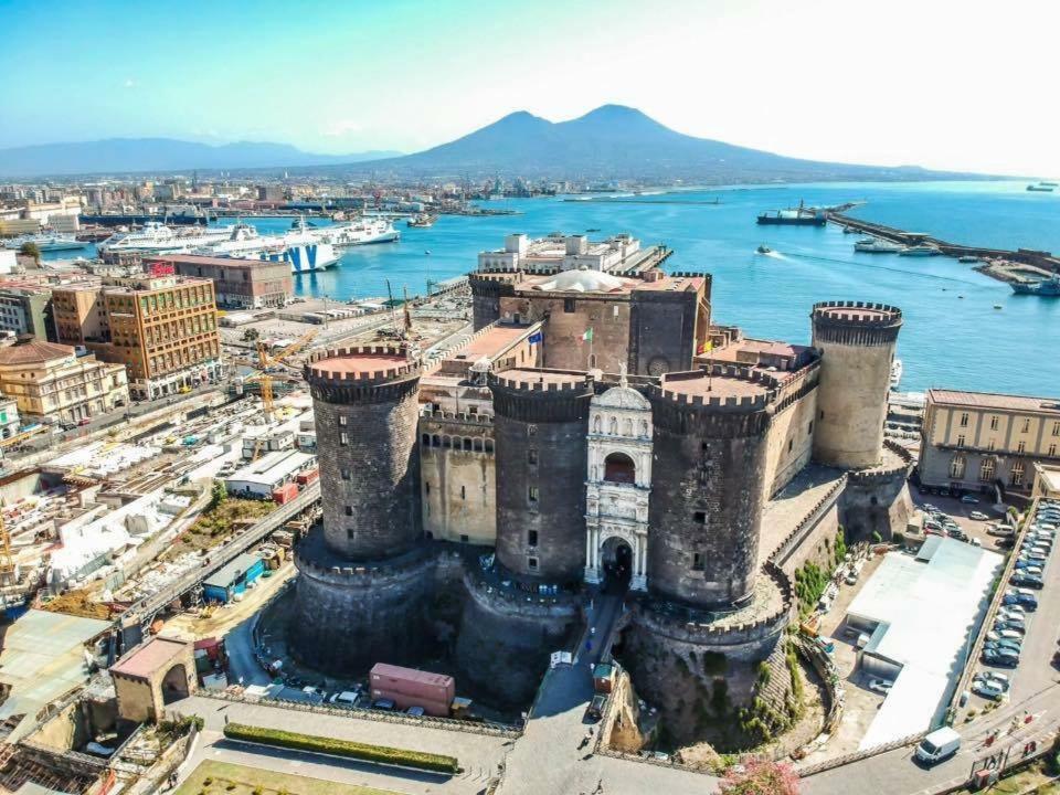 Borgo Santa Lucia Apartment Napoli Bagian luar foto